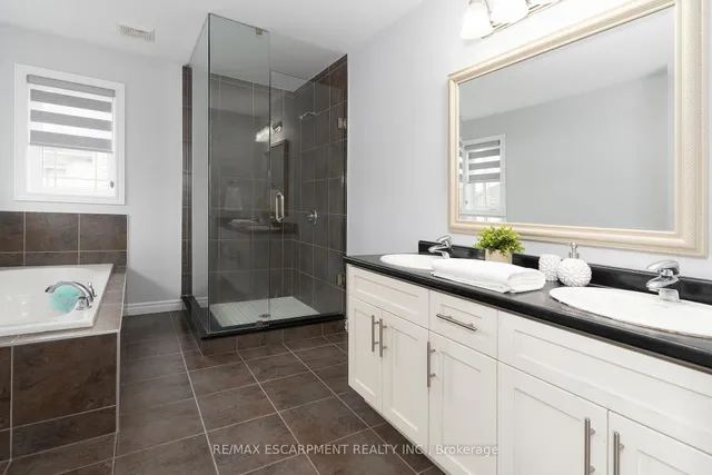 Additional image 13 of 24 Dunvegan Pl