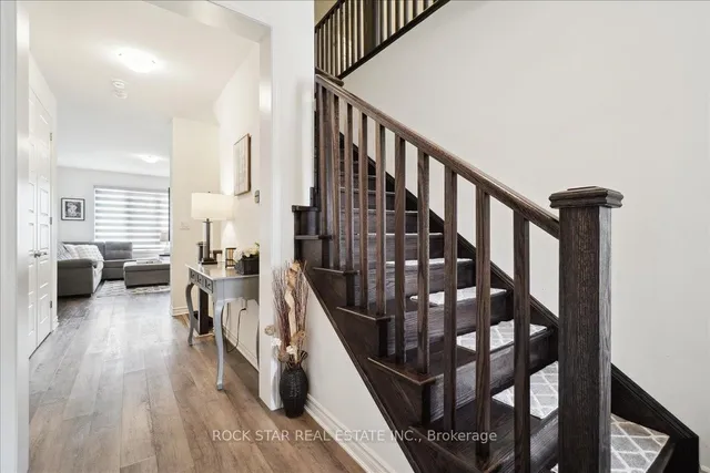 Additional image 3 of 1560 Moira Cres