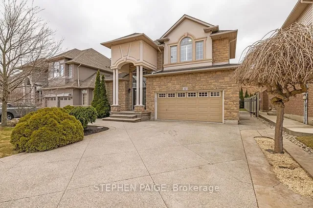 12 Moorland Cres