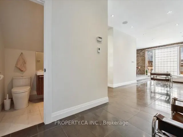 Additional image 23 of 670 Richmond St Unit 204