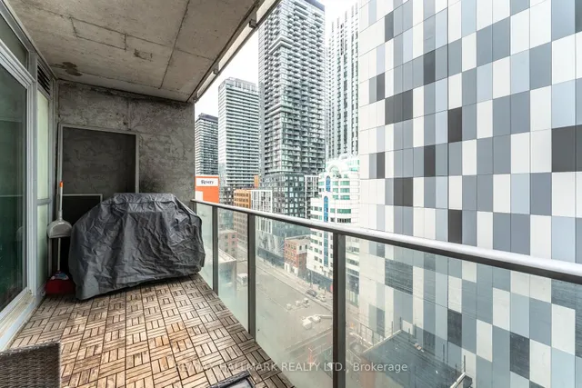 Additional image 30 of 375 King St Unit 1406