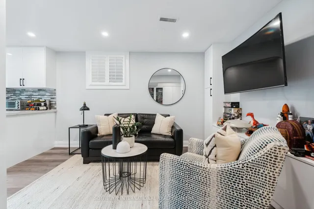 Additional image 36 of 34 Eaton Ave
