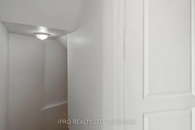 Additional image 30 of 15 Fallen Oak Crt