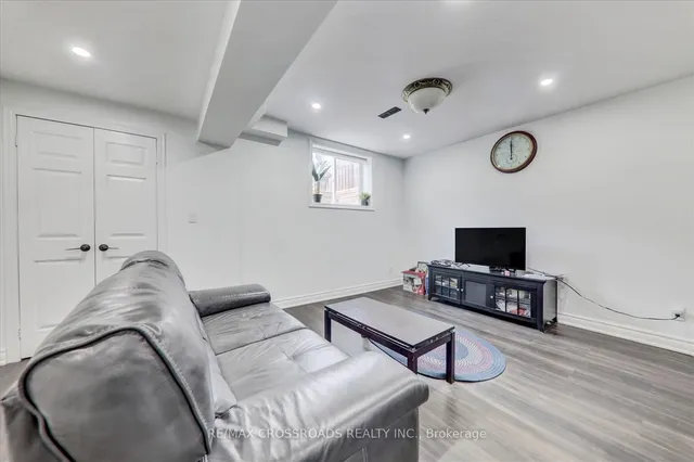 Additional image 28 of 37 Denim Dr