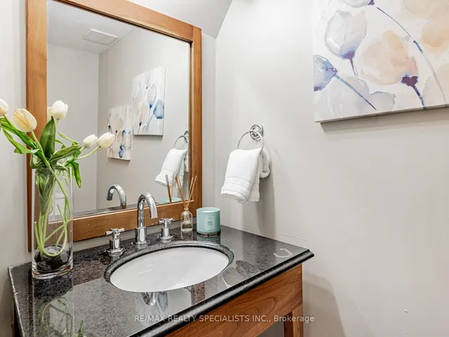 Additional image 31 of 2055 WALKERS Line Unit 227