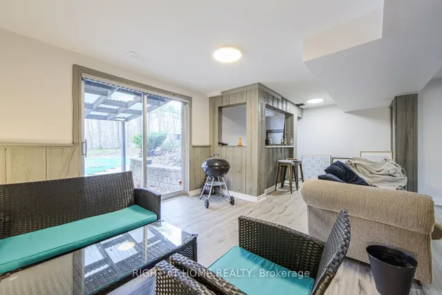 Additional image 30 of 1276 HILLVIEW Cres