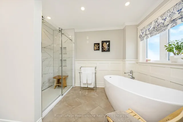 Additional image 33 of 738 Robertson Cres