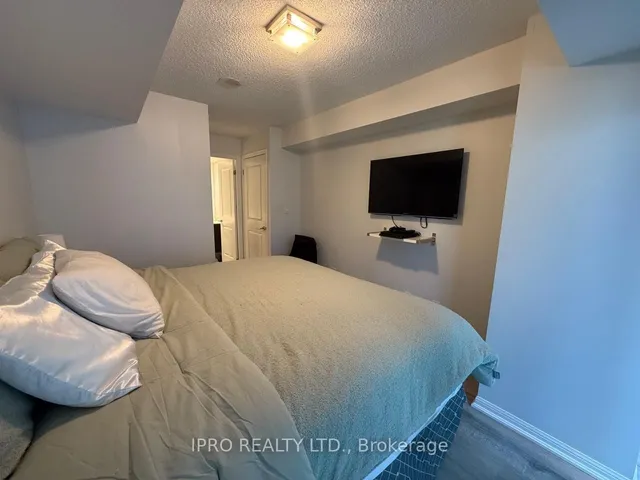 Additional image 17 of 400 Adelaide St Unit 801