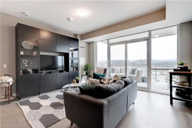 Additional image 32 of 2025 Maria St Unit 1001