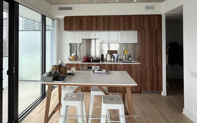 Additional image 8 of 185 Roehampton Ave Unit 1510