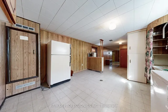 Additional image 33 of 26 Crane Ave