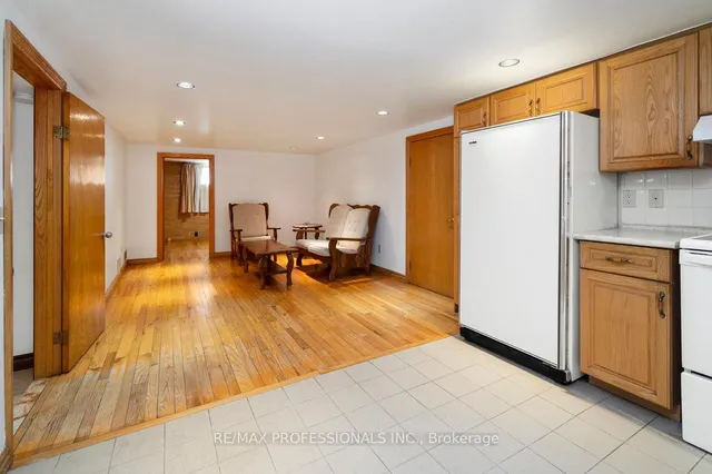 Additional image 30 of 33 Heathrow Dr