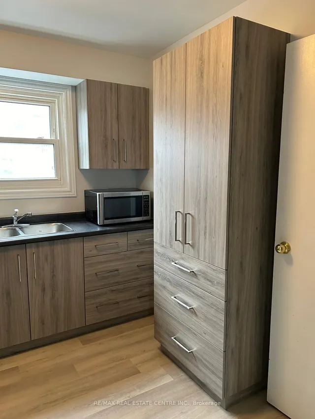 Additional image 5 of 420 Pioneer Dr Unit 3