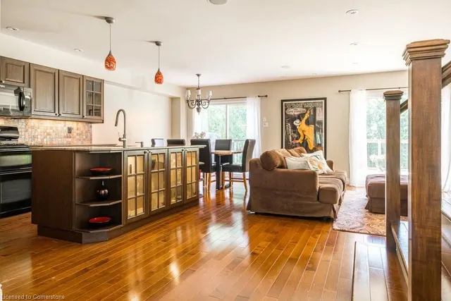 Additional image 11 of 330 Strathcona Dr