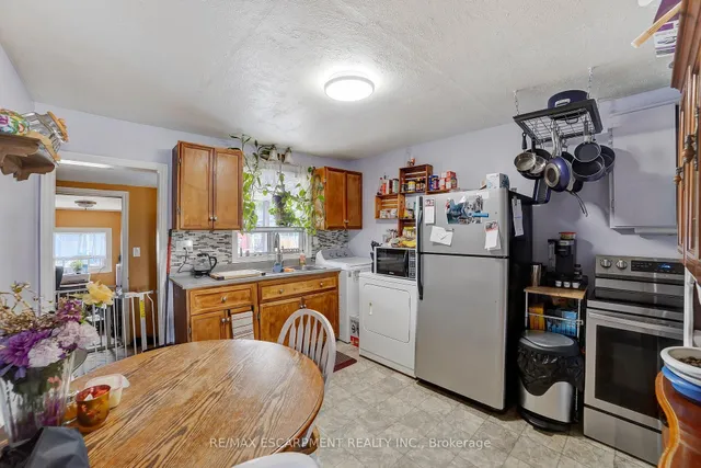 Additional image 10 of 426 WAVERLY St