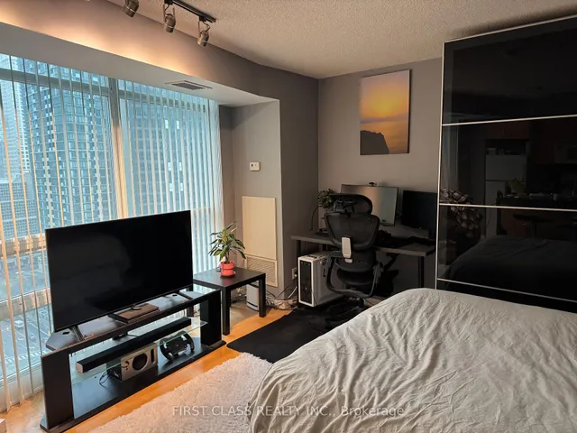 Additional image 4 of 18 Yonge St Unit 2204