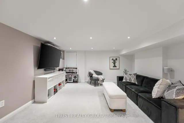 Additional image 23 of 262 Queensdale Ave