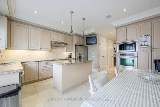 Additional image 16 of 2916 Bayview Ave