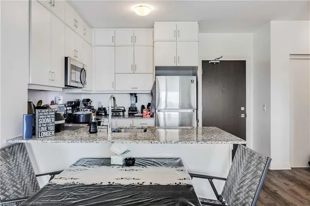 Additional image 38 of 102 Grovewood Common Unit 526