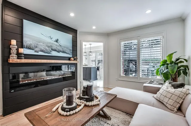 Additional image 7 of 1 Tristan Crt