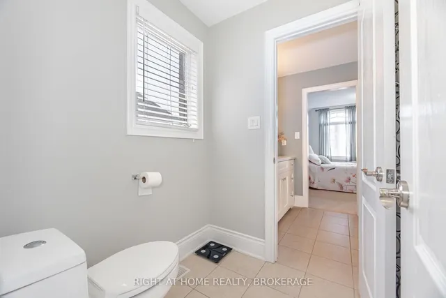 Additional image 30 of 105 Royal West Dr