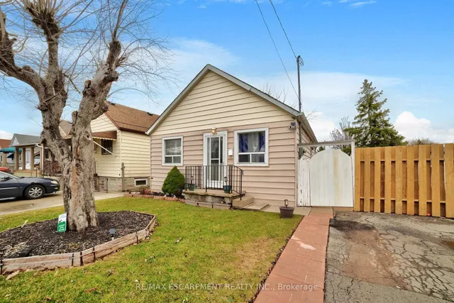 Additional image 2 of 426 WAVERLY St