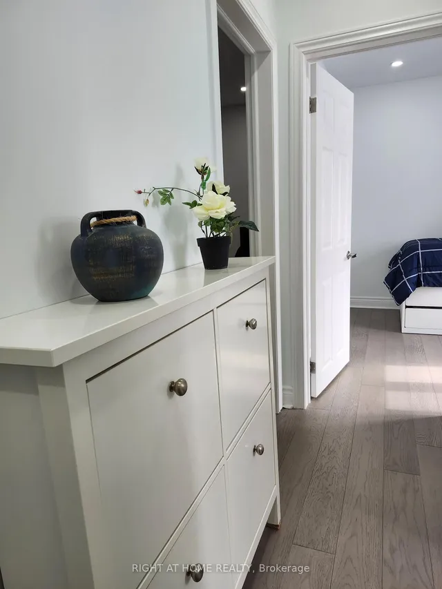 Additional image 20 of 887 Cosburn Ave