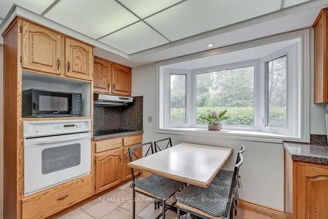 Additional image 18 of 327 Strathcona Dr