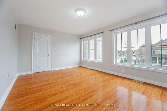 Additional image 29 of 38 Junetown Circ