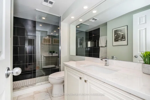 Additional image 21 of 99 Harbour Sq Unit 1812