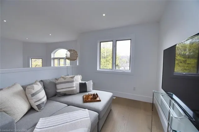 Additional image 42 of 46 Parkmanor Dr