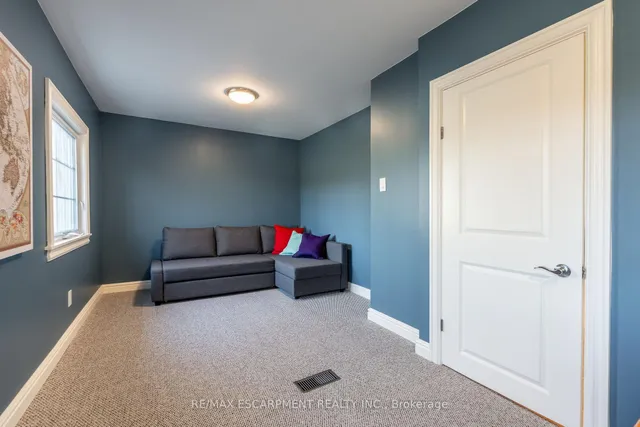 Additional image 37 of 5433 Sixth Line