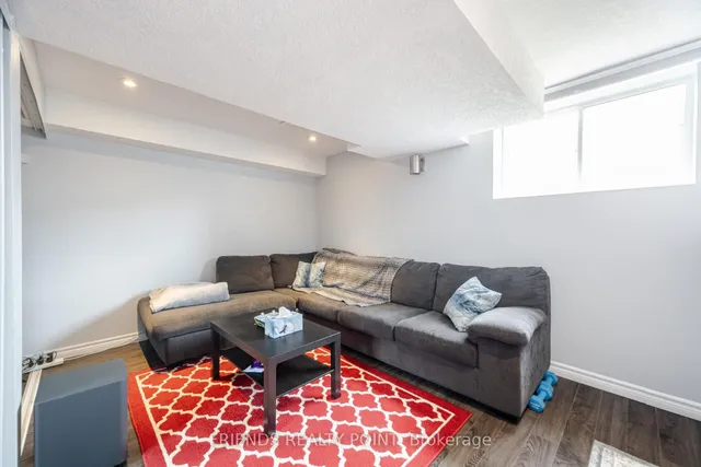 Additional image 40 of 37 Charleswood Cres