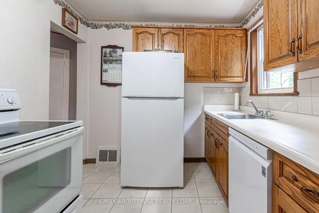 Additional image 12 of 30 Wolcott Ave