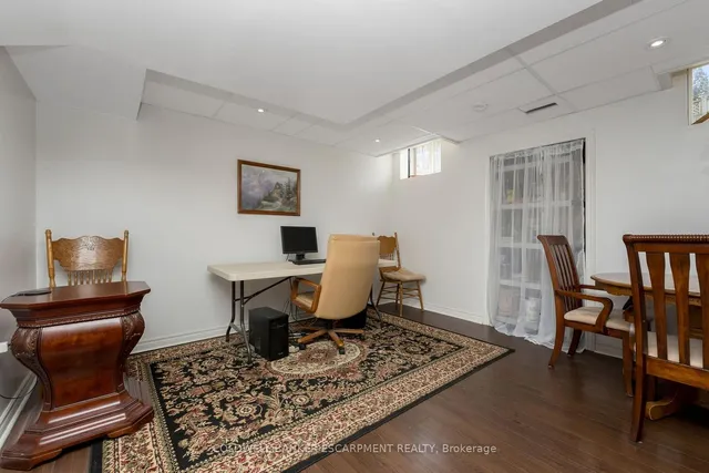 Additional image 31 of 593 Caverhill Cres