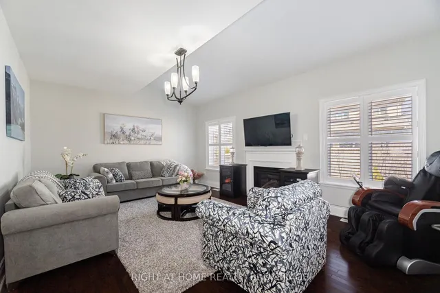 Additional image 17 of 105 Royal West Dr