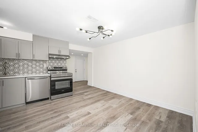 Additional image 40 of 2728 Guilford Cres