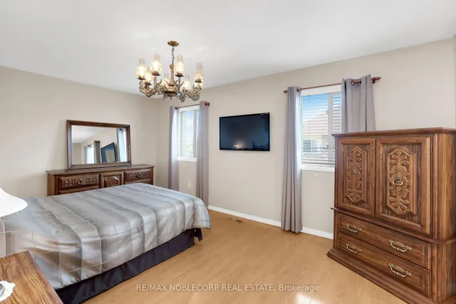 Additional image 26 of 129 Queen Mary Dr