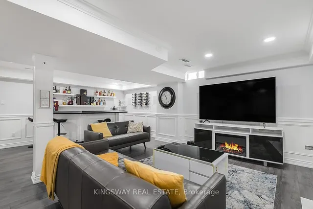 Additional image 40 of 4172 Vermont Cres