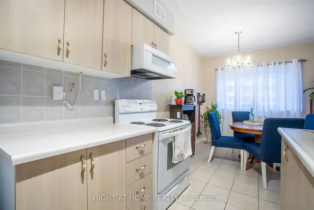 Additional image 5 of 8 Woodman Dr Unit 207