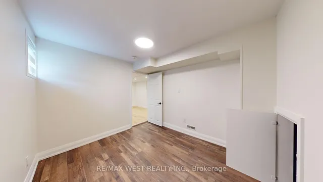 Additional image 29 of 2 Clanwilliam Crt