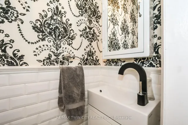 Additional image 28 of 19 Roland St