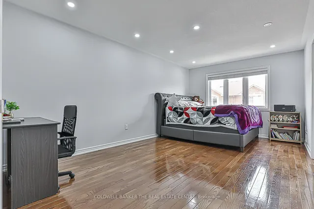 Additional image 18 of 43 Crystalview Cres