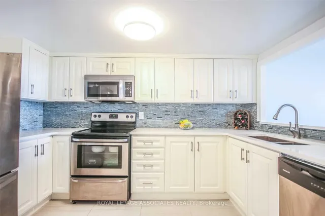 Additional image 5 of 2466 Eglinton Ave Unit LP11