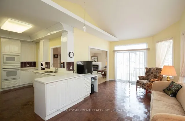 Additional image 24 of 91 Silverbirch Blvd