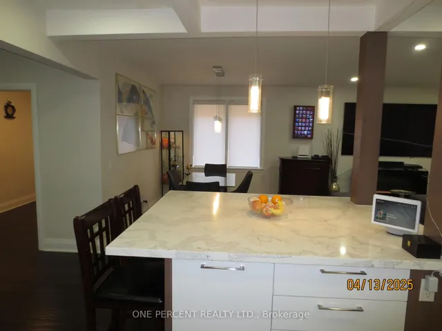 Additional image 25 of 39 Decarie Circ