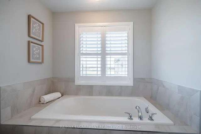 Additional image 20 of 51 Laguna Village Cres