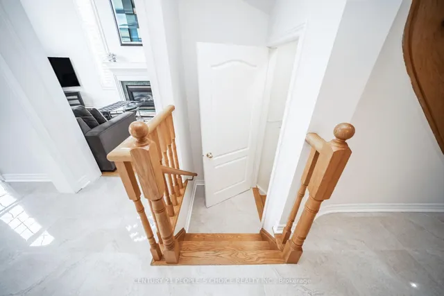 Additional image 37 of 810 Craig Carrier Crt