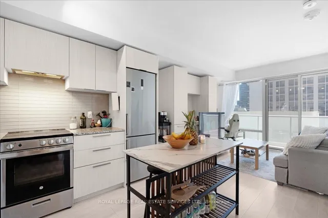 Additional image 8 of 501 Yonge St Unit 911
