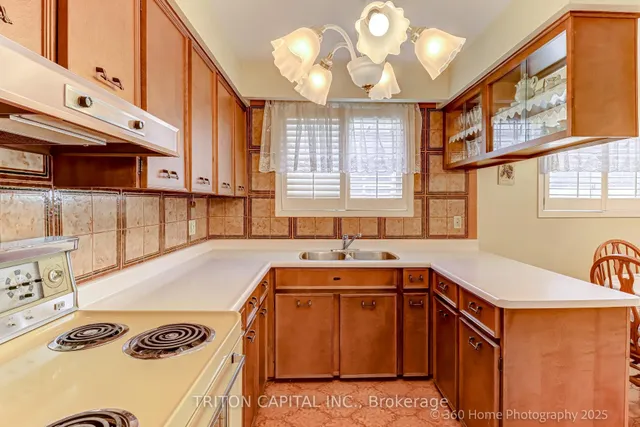 Additional image 10 of 77 Fontainbleau Dr